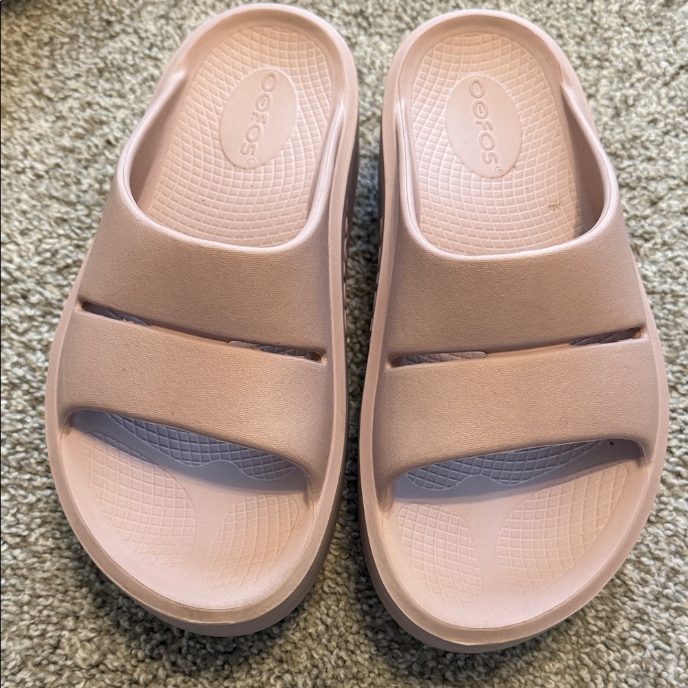 OOFOS Light Pink Slide Sandals